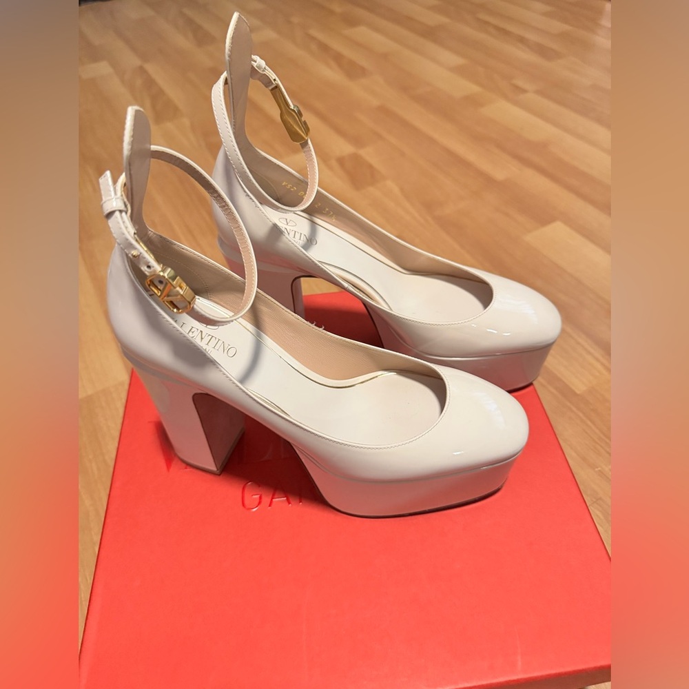 Valentino Garavani Cream Go Patent Platform Heels 37.5 - Picture 2 of 8